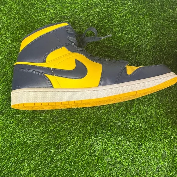 DEADSTOCK Air Jordan 1 Mid Michigan Wolverines Size 12 Yellow Navy Blue - Picture 13 of 16